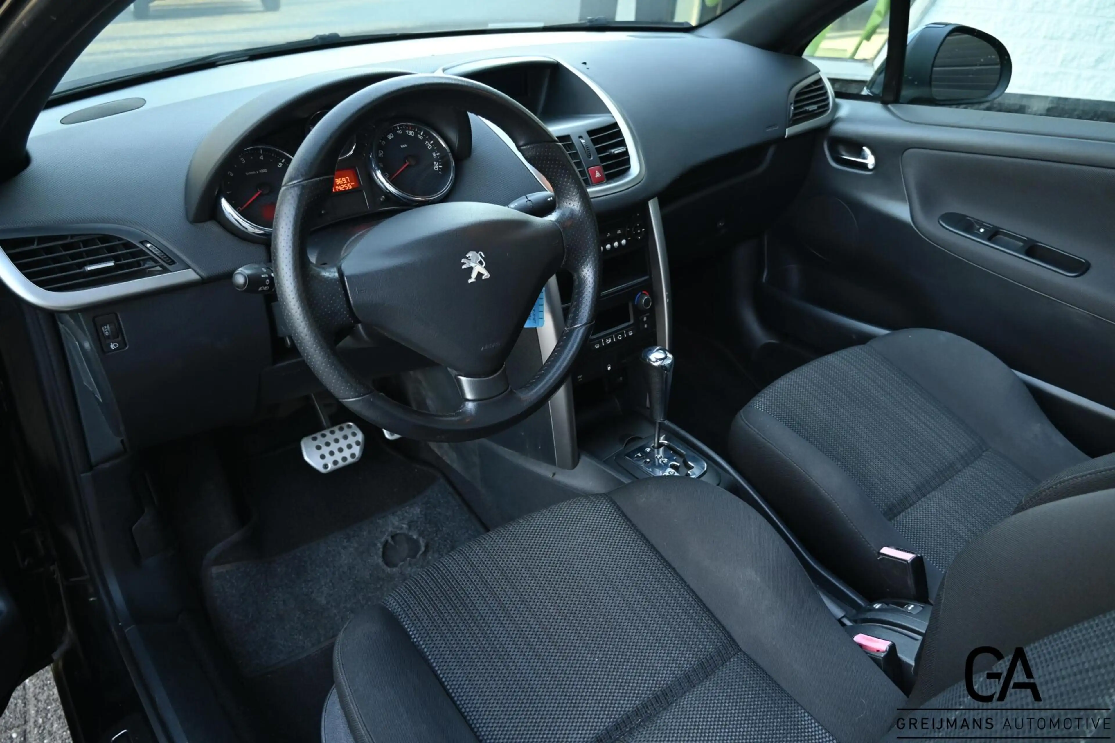 Peugeot 207 CC 1.6 VTi Roland Garros — photo 3