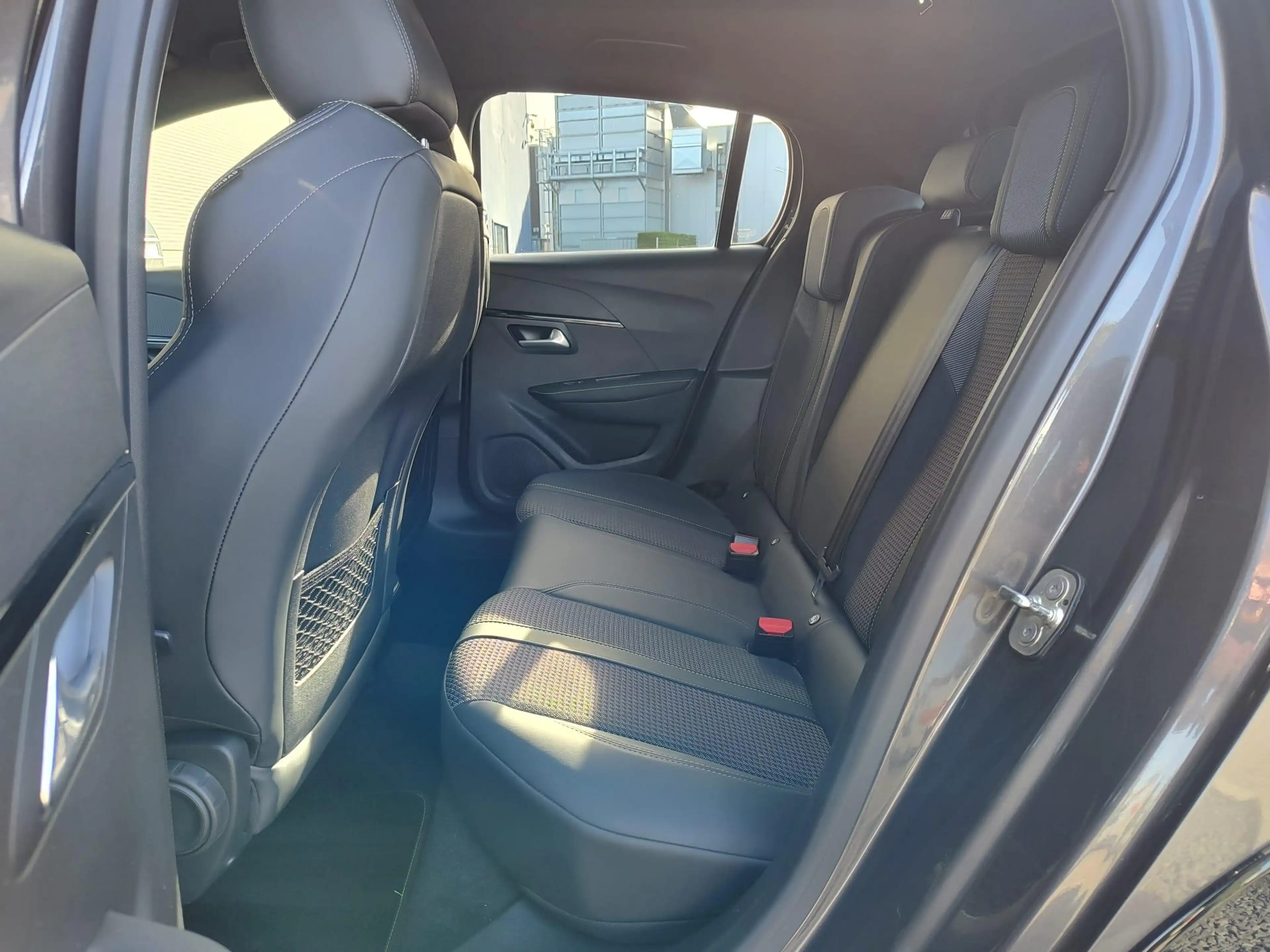 Peugeot 208 1.2 PureTech GT Camera | Navigatie | Full LED | Do — photo 7