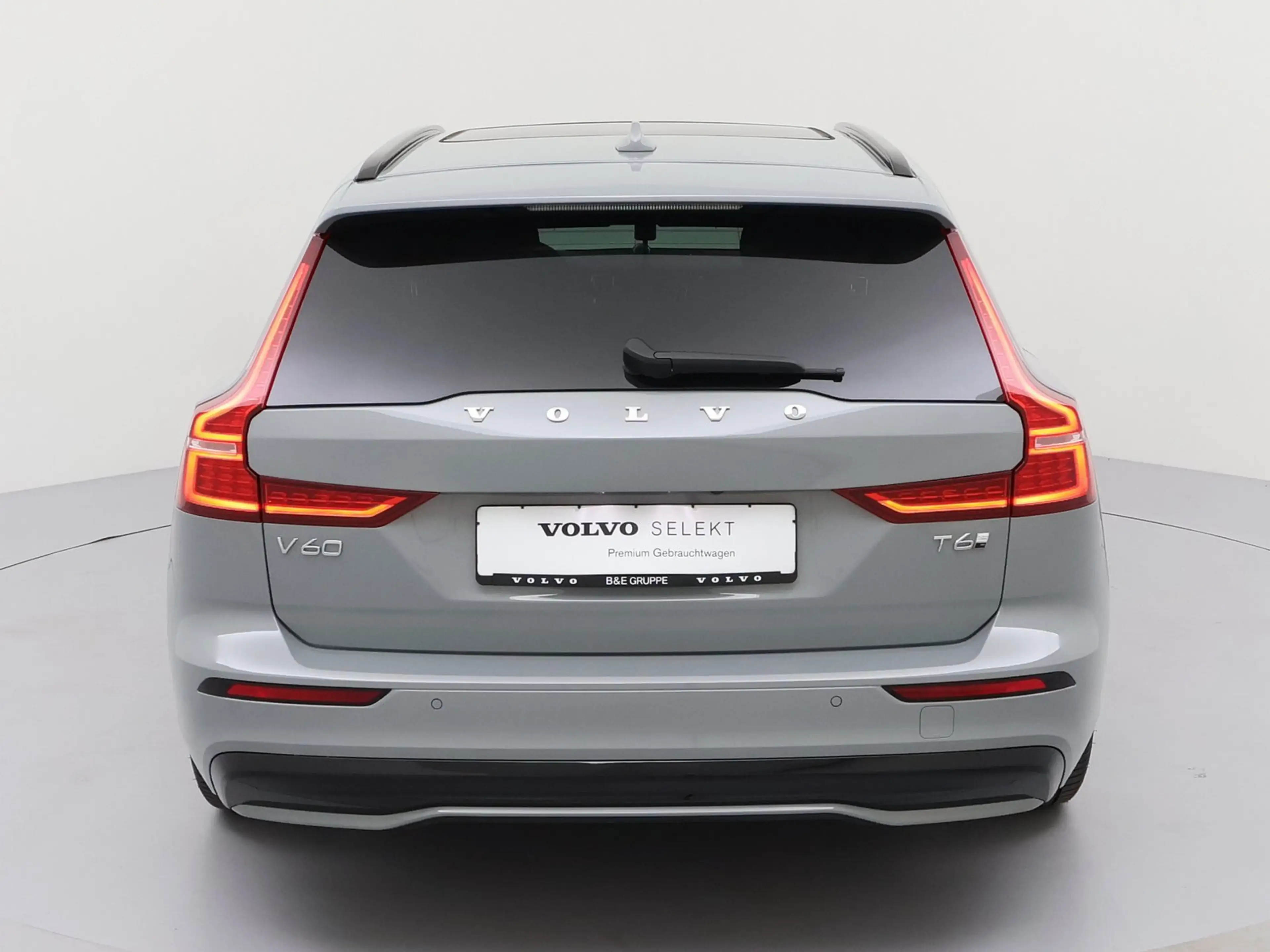 Volvo V60 Kombi T6 Ultra Dark Plug-In Hybrid AWD LED — photo 6