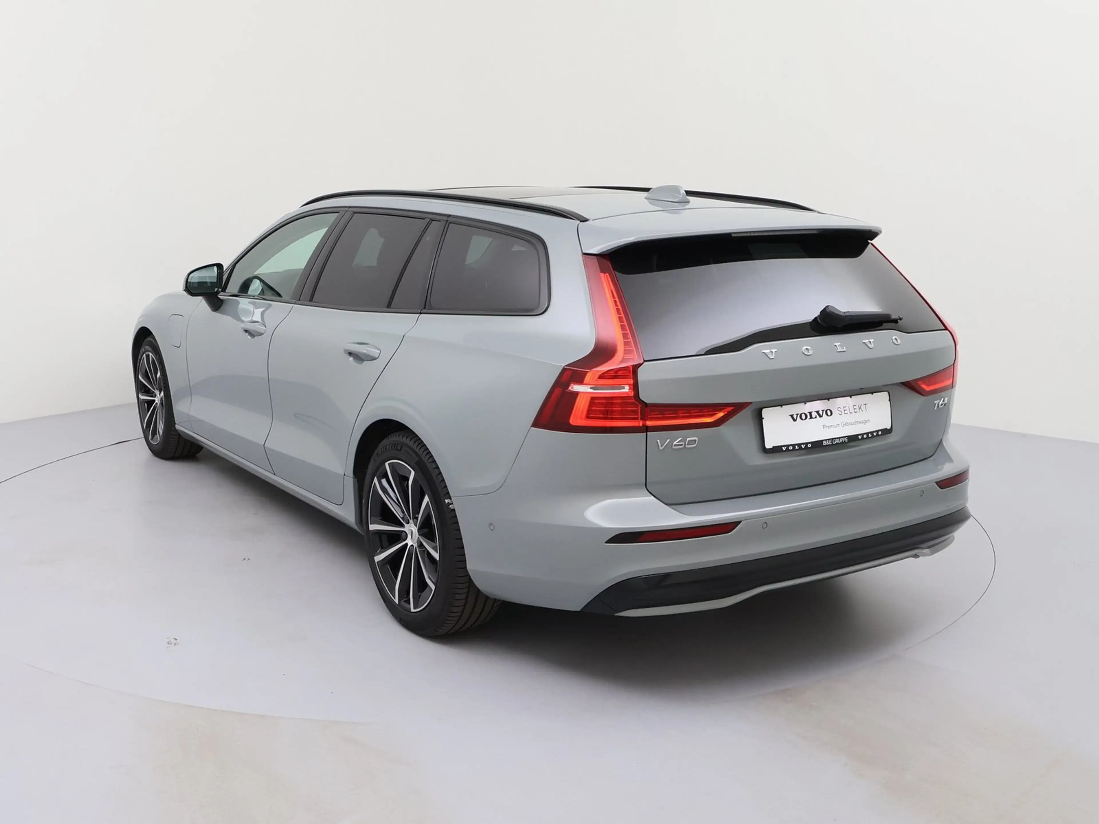Volvo V60 Kombi T6 Ultra Dark Plug-In Hybrid AWD LED — photo 7