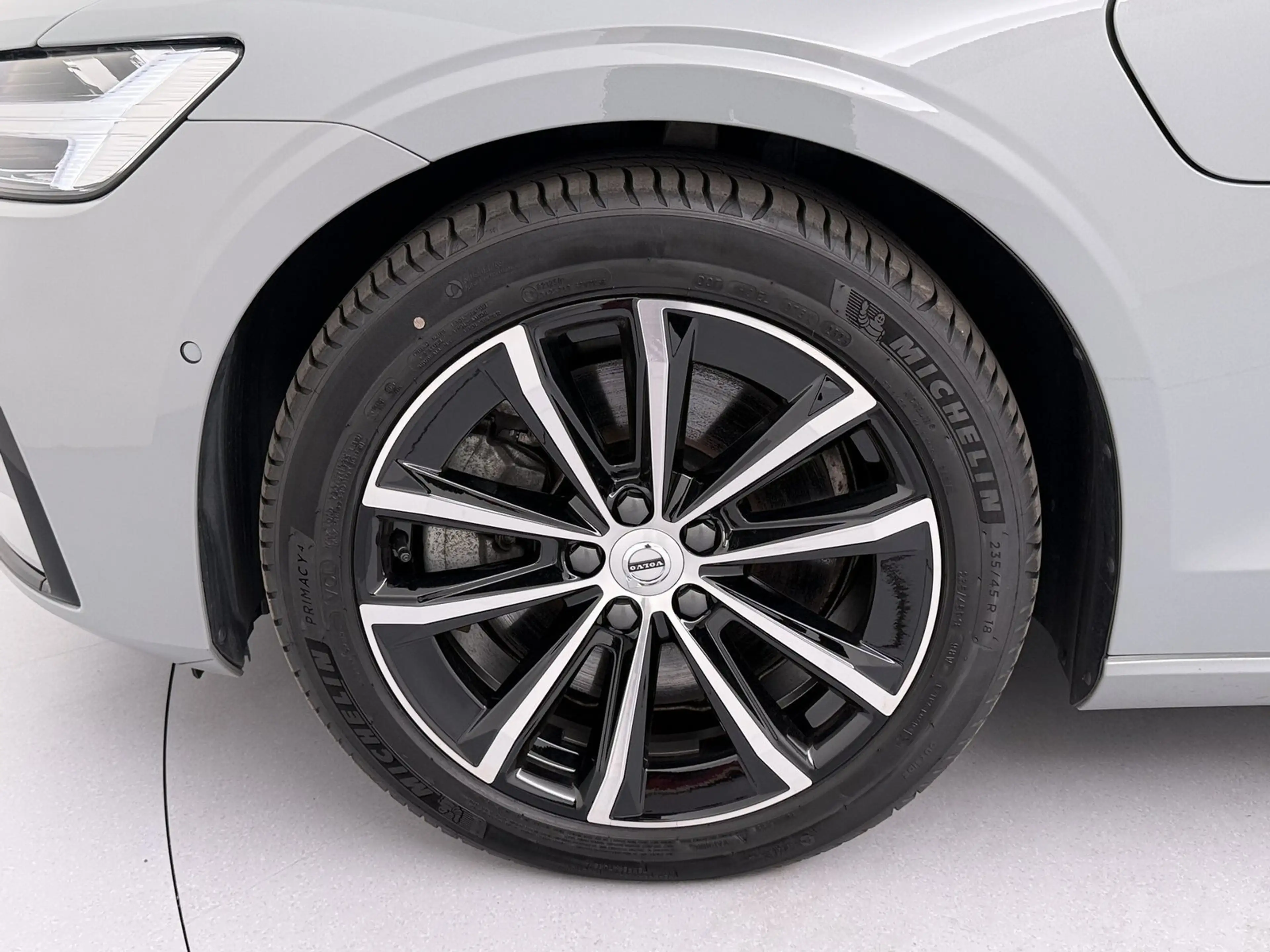 Volvo V60 Kombi T6 Ultra Dark Plug-In Hybrid AWD LED — photo 9