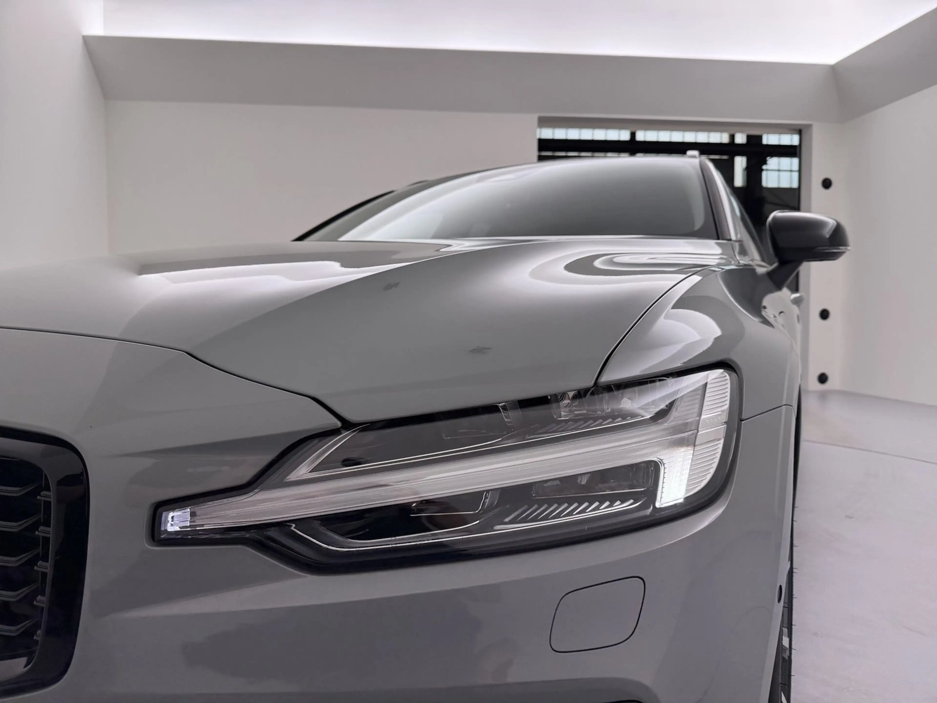Volvo V60 Kombi T6 Ultra Dark Plug-In Hybrid AWD LED — photo 10