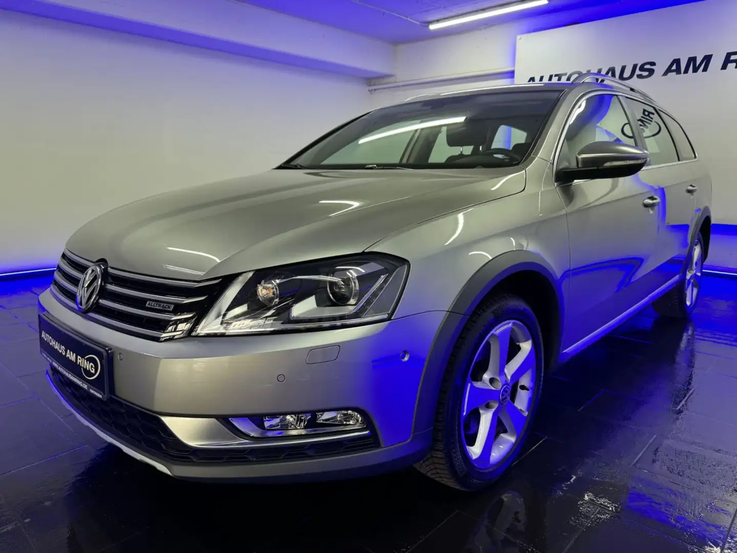 Volkswagen Passat Alltrack DSG BMT 4Motion 1H XEN NAV 3xPDC Plateado - 2