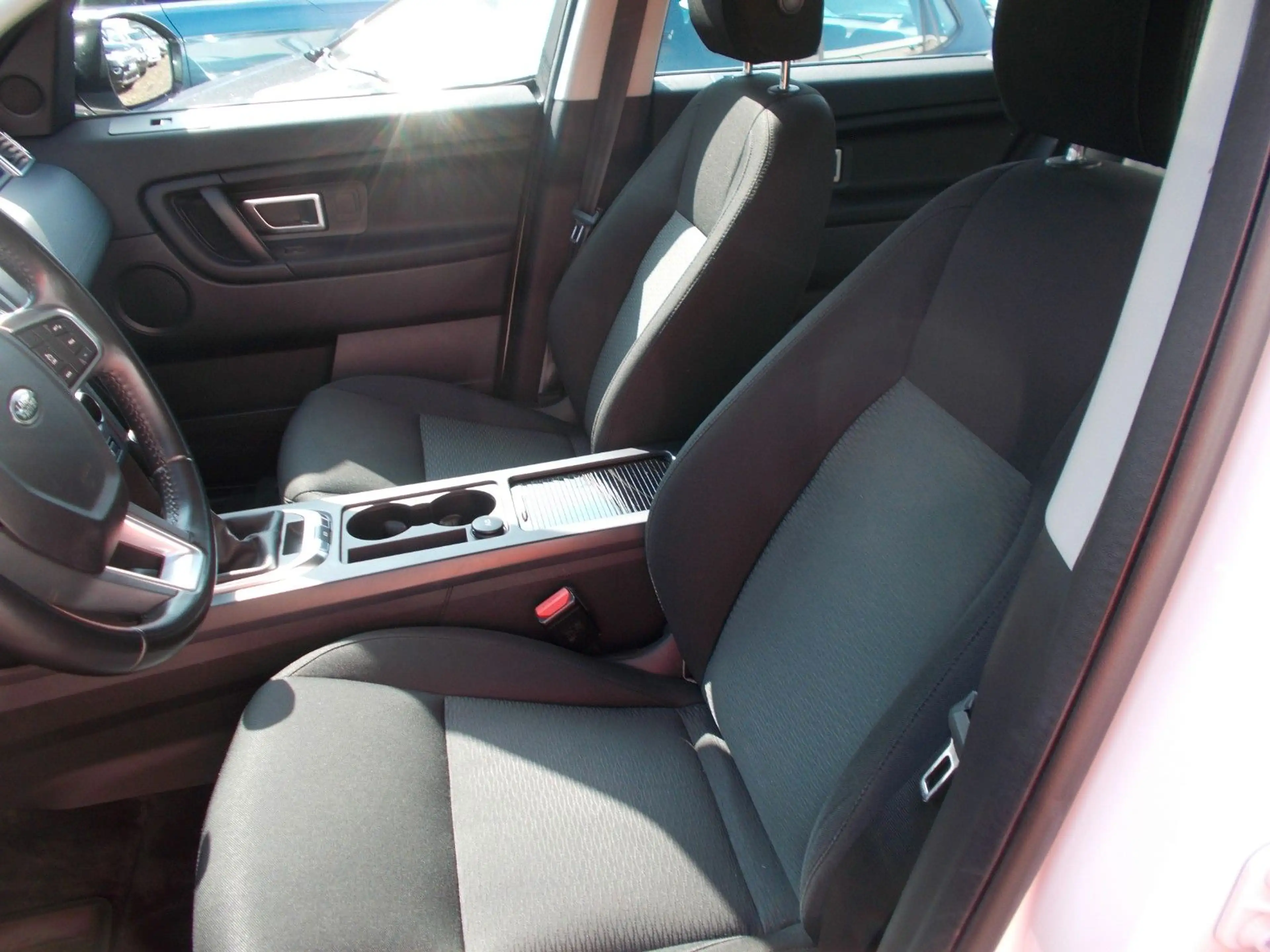 Land Rover Discovery Sport Pure — photo 12