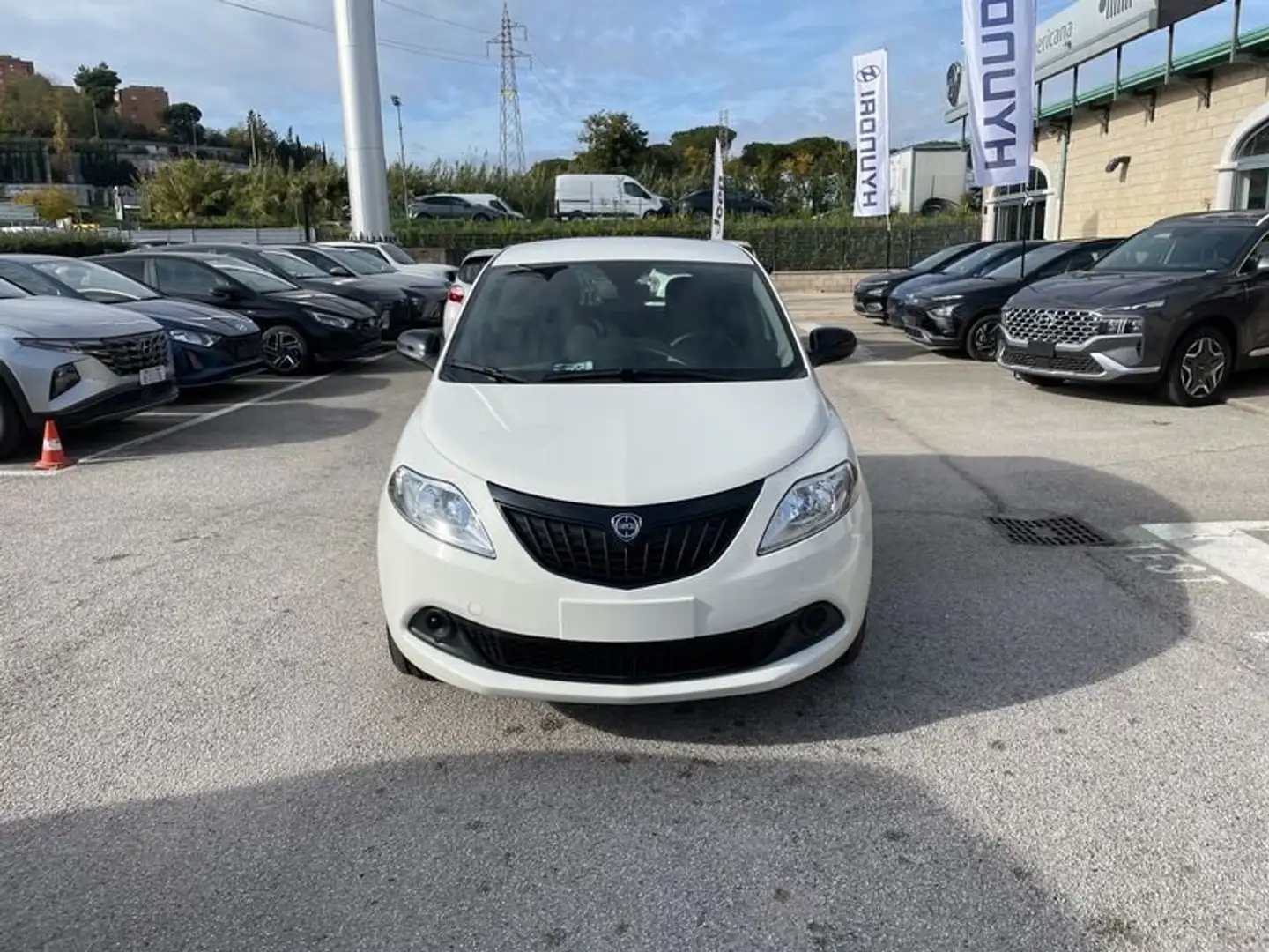 Lancia Ypsilon 1.0 FireFly 5 porte S&S Hybrid Silver Blanco - 2