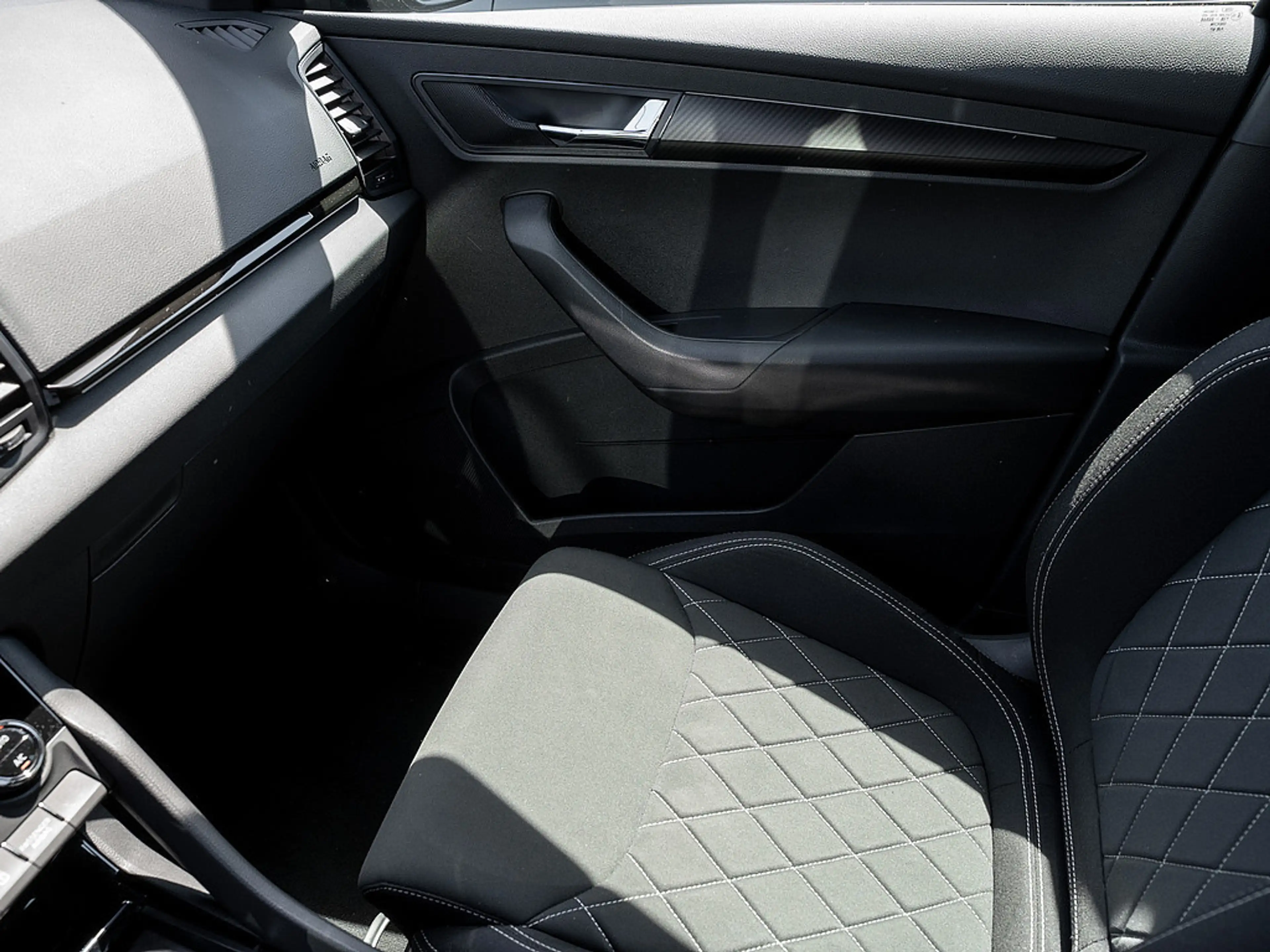 Skoda Karoq 1.5 TSI ACT Sportline KAM MATRIX DCC — photo 10