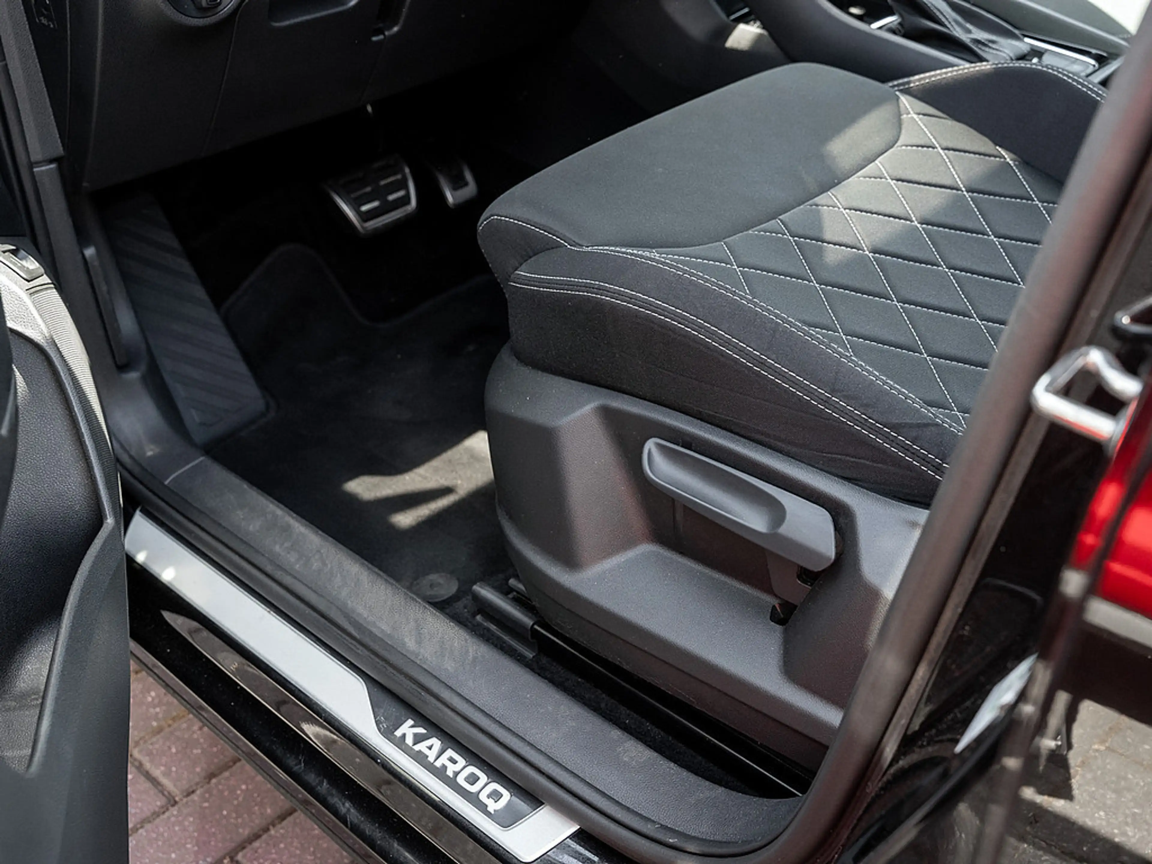 Skoda Karoq 1.5 TSI ACT Sportline KAM MATRIX DCC — photo 14