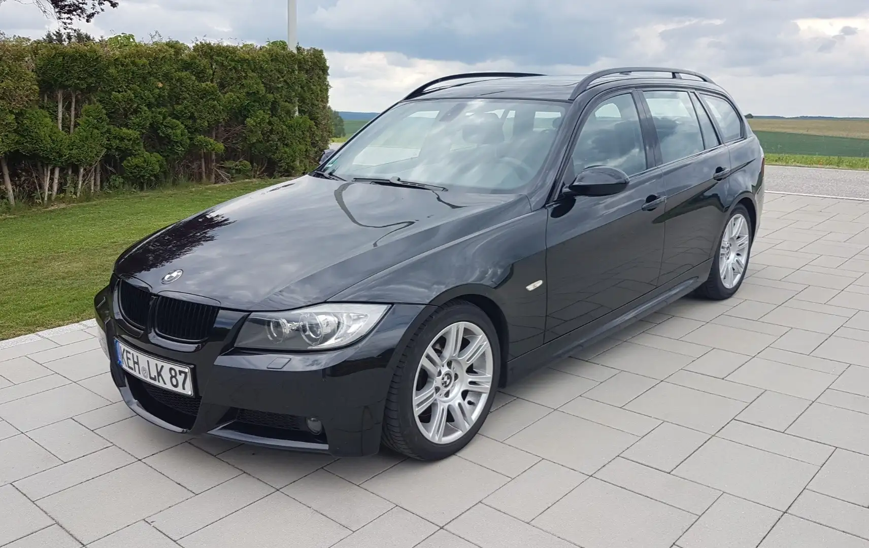 BMW 325 325d | 8-fach bereift | M-Paket | TOP Schwarz - 1