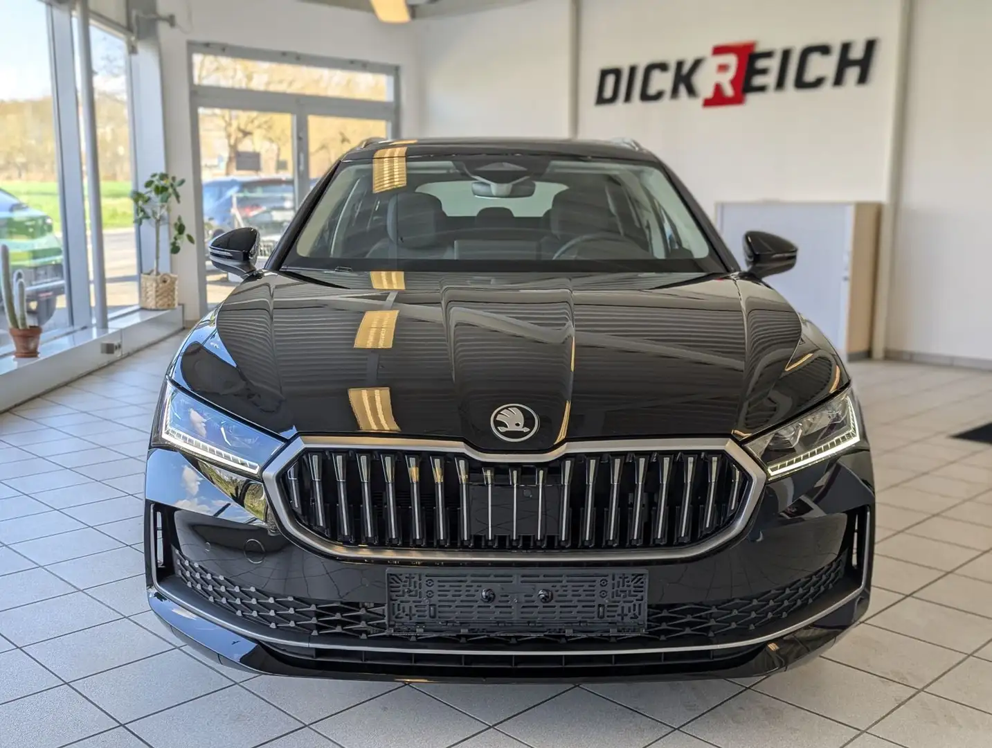 Skoda Superb 2.0 TDI 4x4 Selection Matrix AHK 5J Garan Schwarz - 2