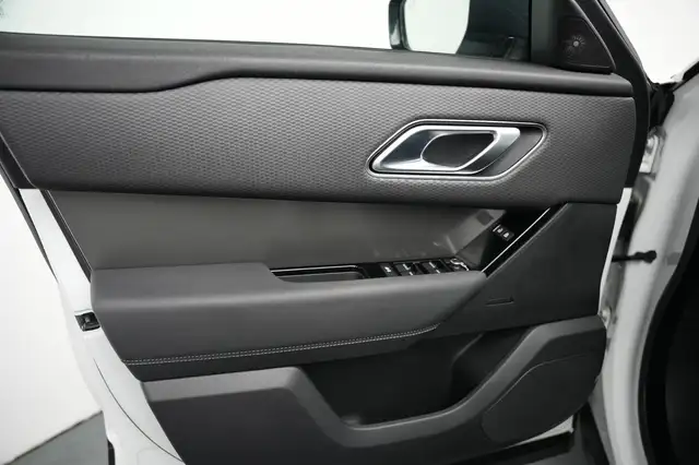 Land Rover Range Rover Velar view 10