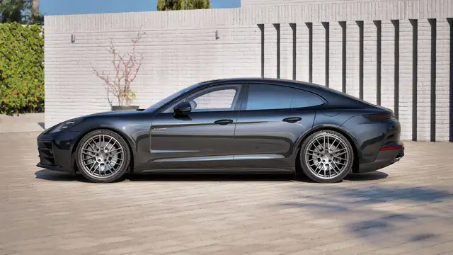 Porsche Panamera view 3