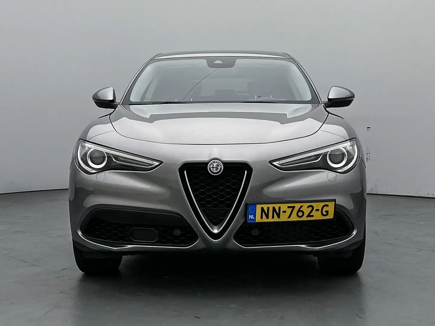 Alfa Romeo Stelvio 2.0 T 280pk First Edition AWD Automaat | Navigatie Gris - 2