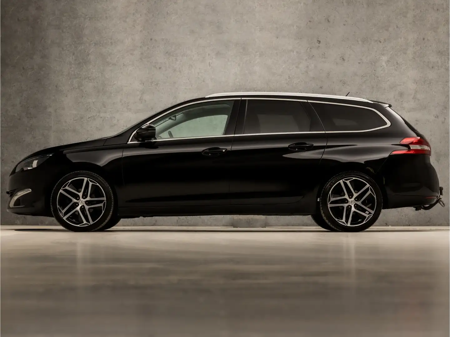 Peugeot 308 SW 1.2 PureTech Sport (PANORAMADAK, GROOT NAVI, LE Zwart - 2
