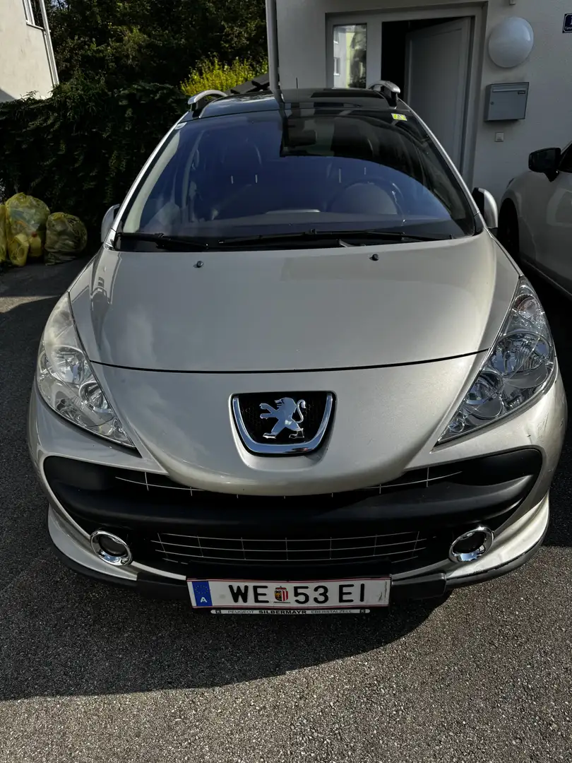 Peugeot 207 Premium 1,6 16V - 2