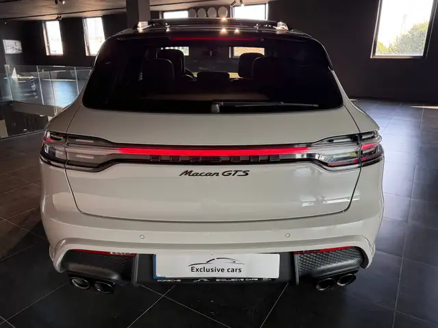 Porsche Macan view 6