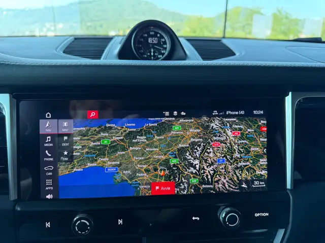 Porsche Macan view 12