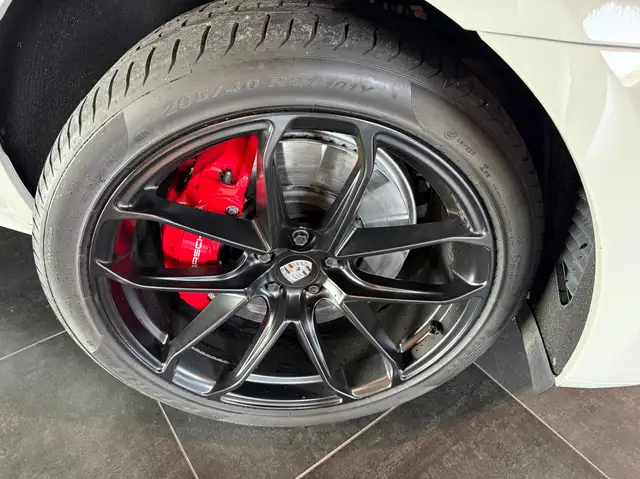 Porsche Macan view 7