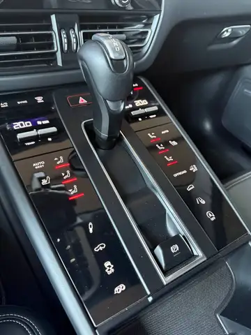 Porsche Macan view 9