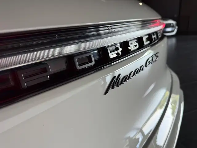 Porsche Macan view 4