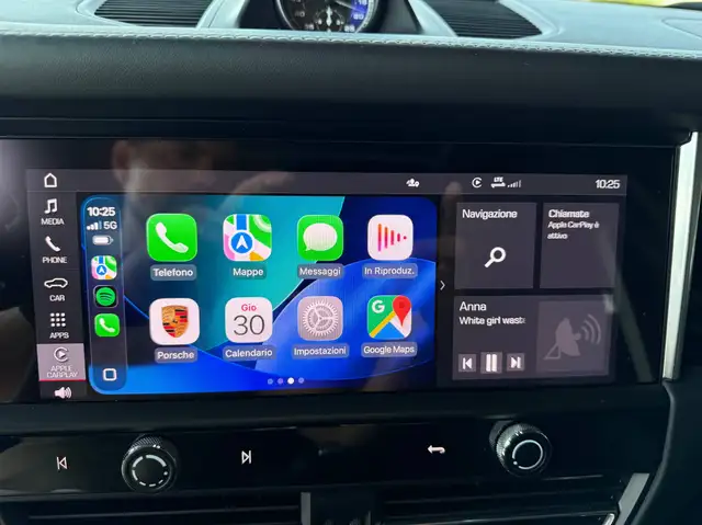 Porsche Macan view 15