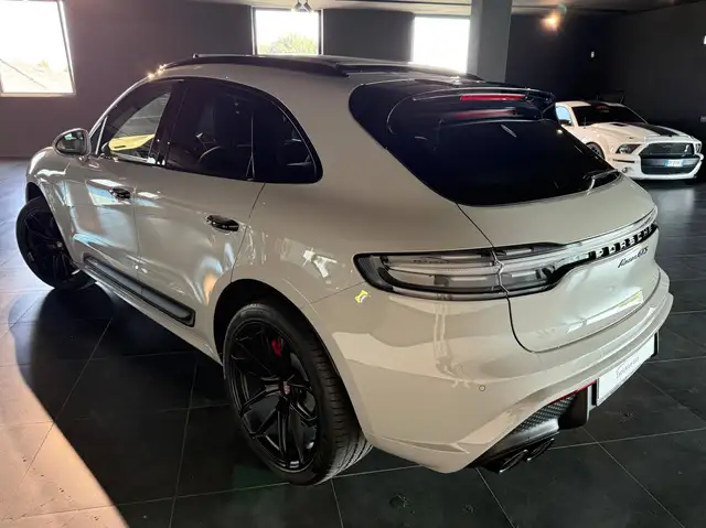 Porsche Macan view 2