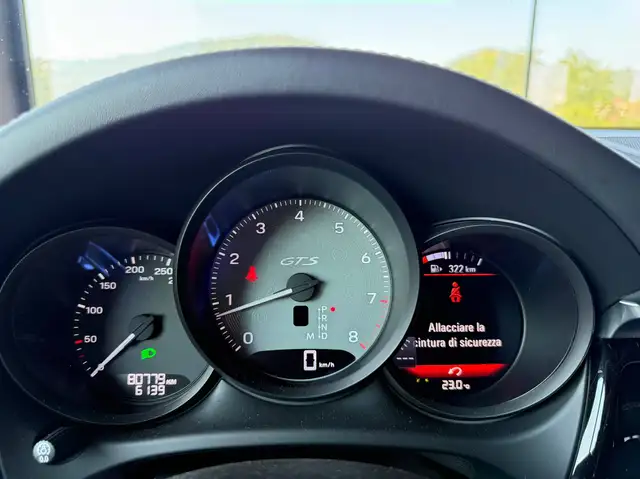 Porsche Macan view 13