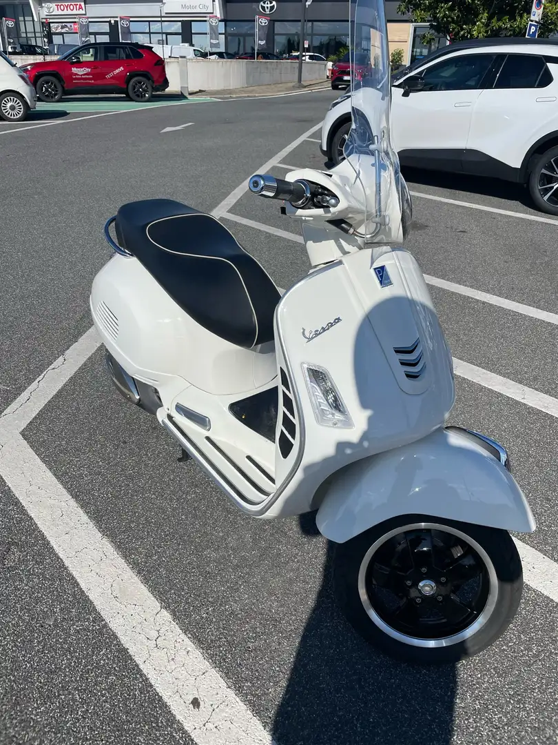 Vespa GTS Super 300 gts super - 1