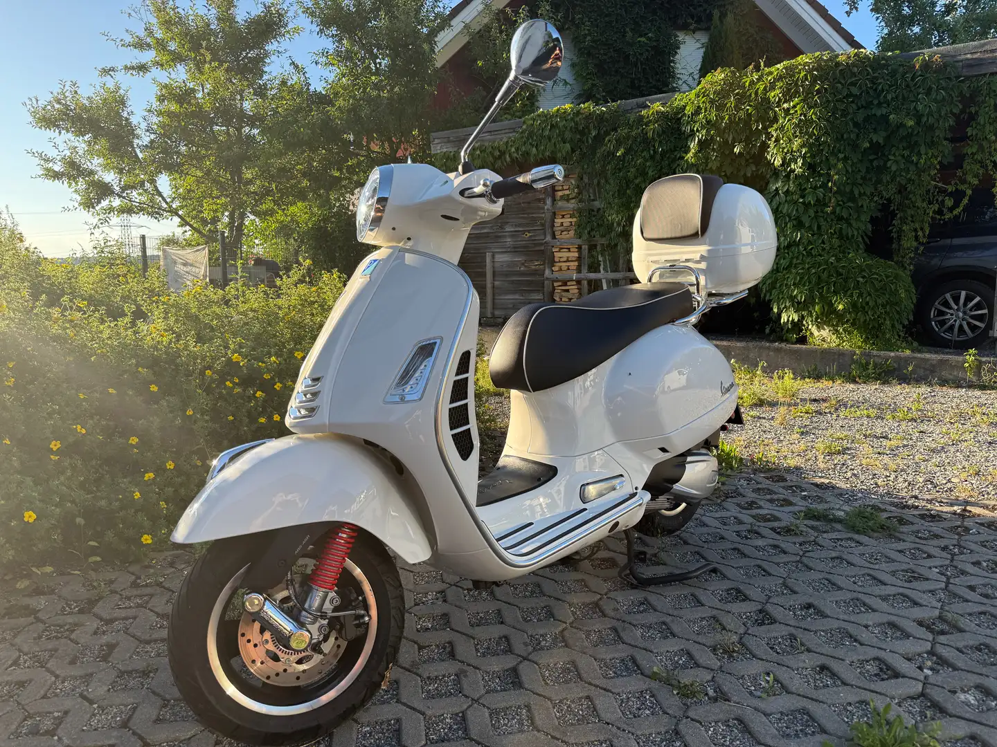 Piaggio GTS 300 Weiß - 1