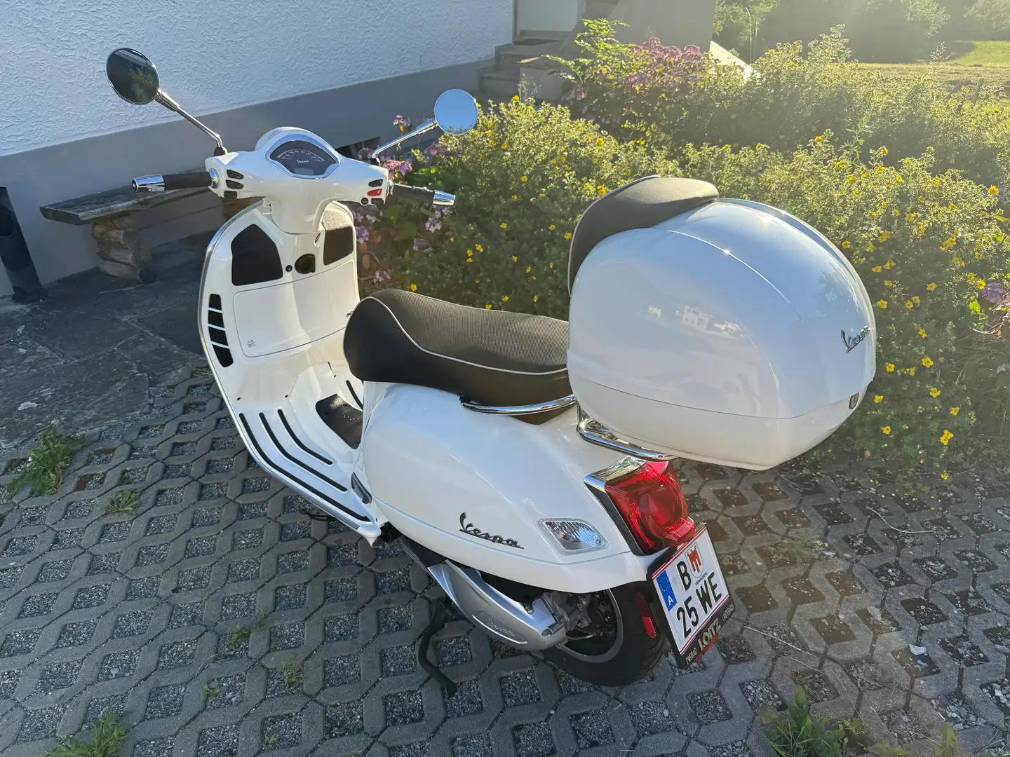 Piaggio GTS 300 Weiß - 2