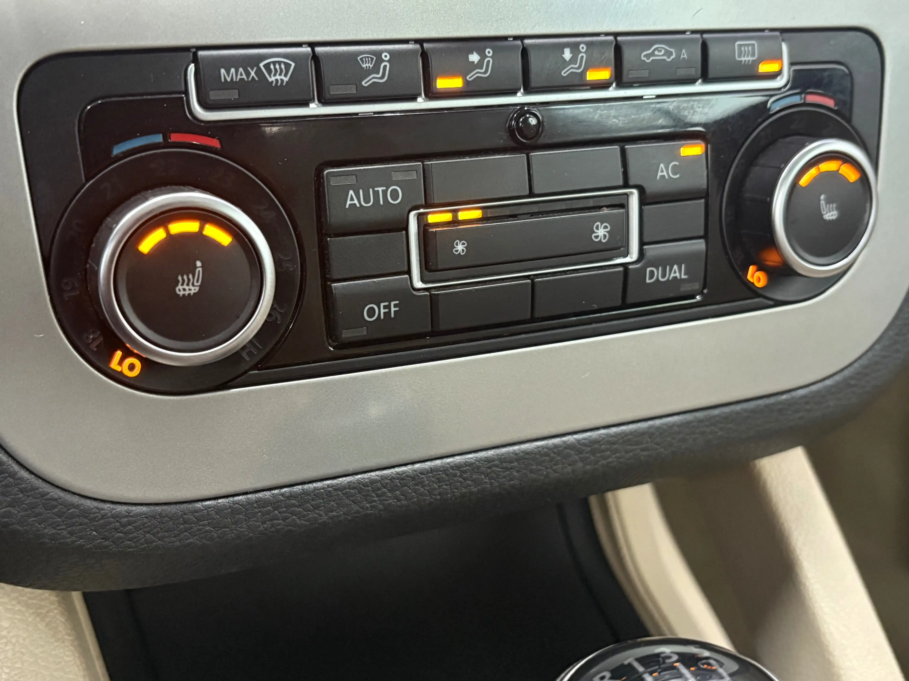 Volkswagen Eos Eos 2.0 CR TDi — photo 15
