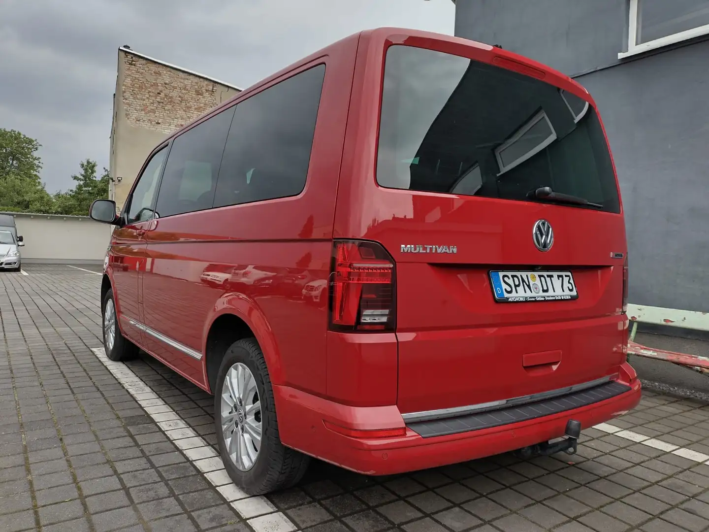 Volkswagen T6.1 Multivan Kurz DSG Generation Six Rood - 2