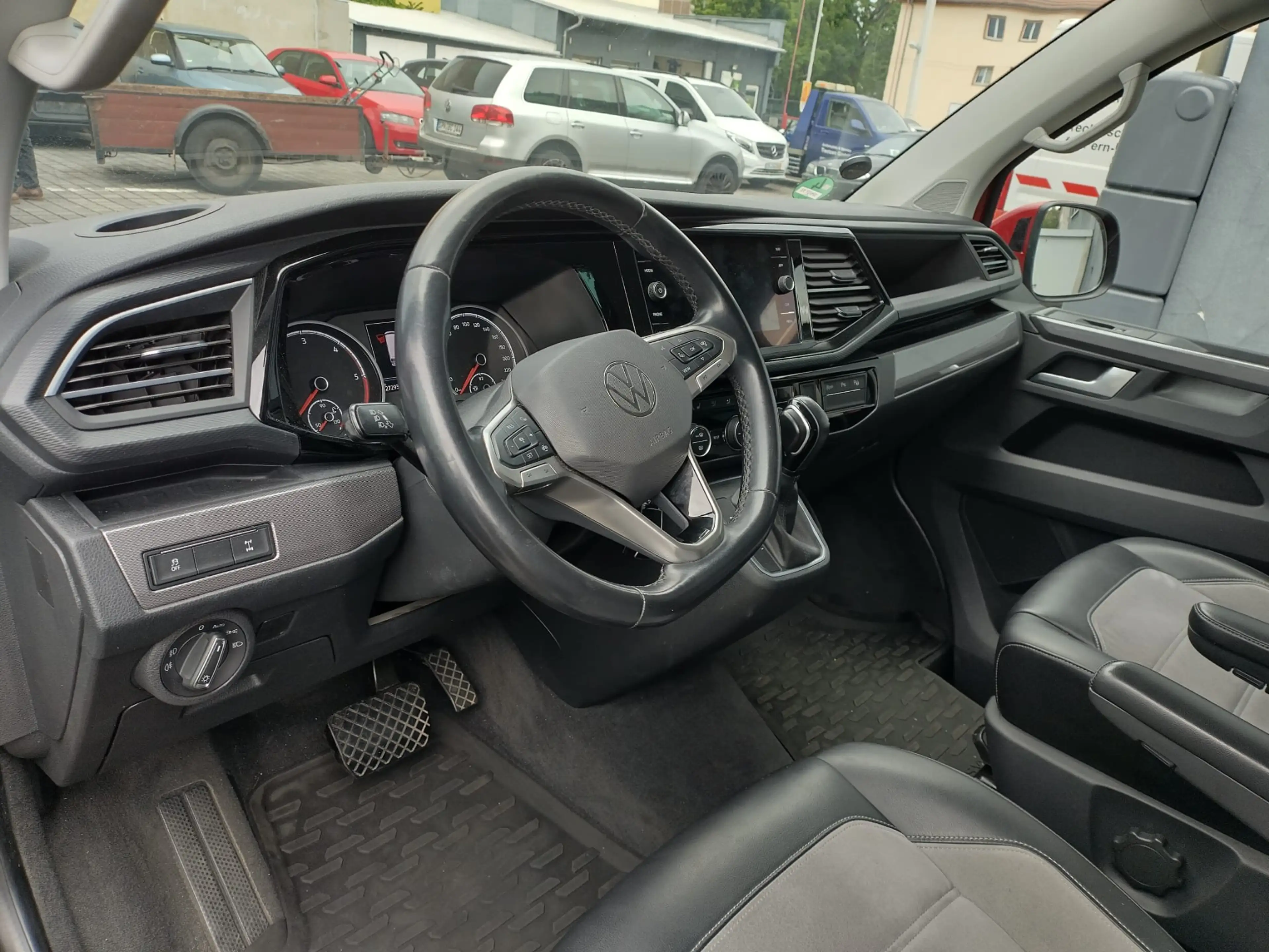 Volkswagen T6.1 Multivan Kurz DSG Generation Six — photo 3