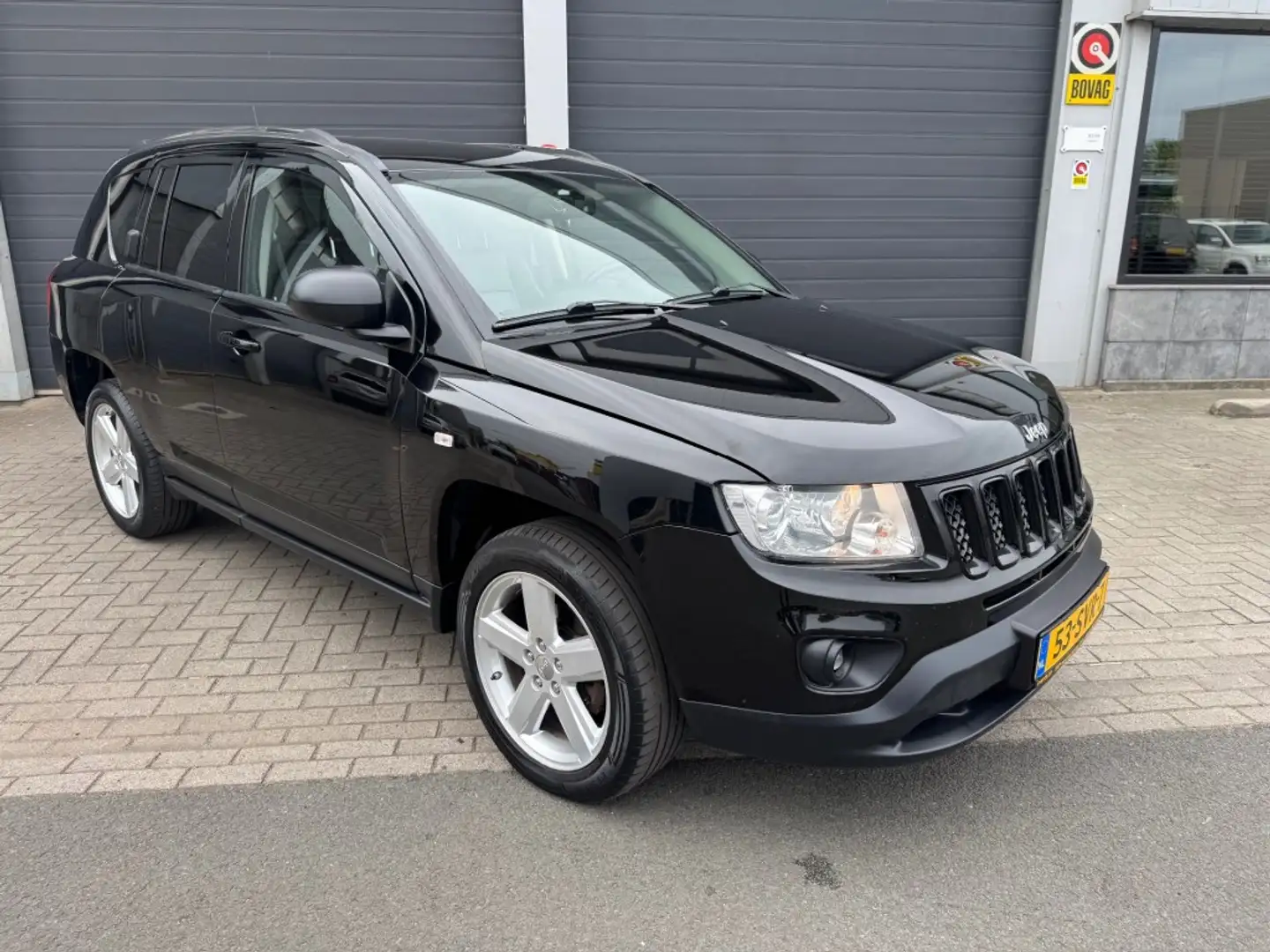 Jeep Compass 2.4 Limited 4WD Zwart - 1