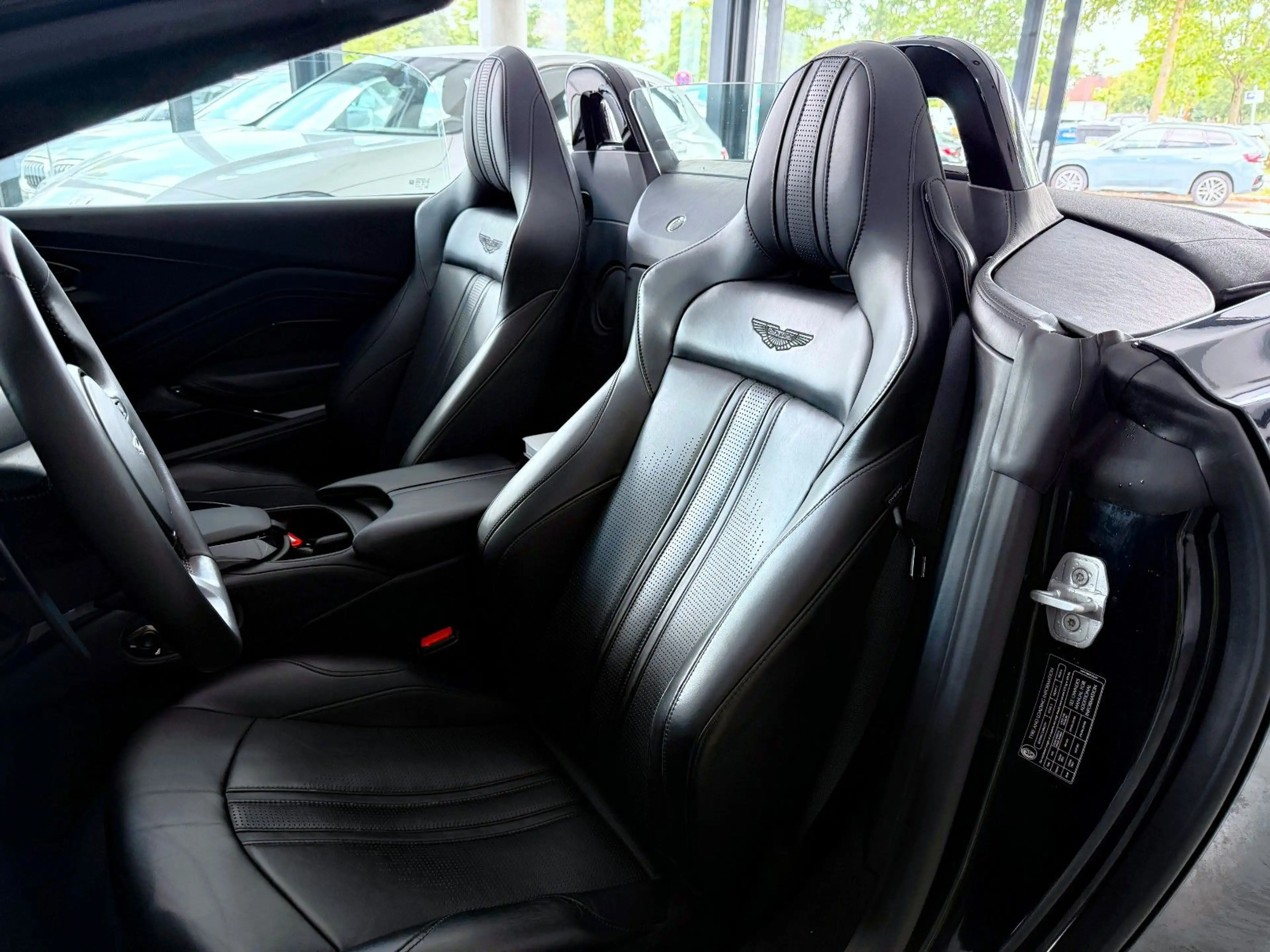 Aston Martin V8 Vantage 4.0 V8 Roadster *Sitzbelüftng*Homelink — photo 10