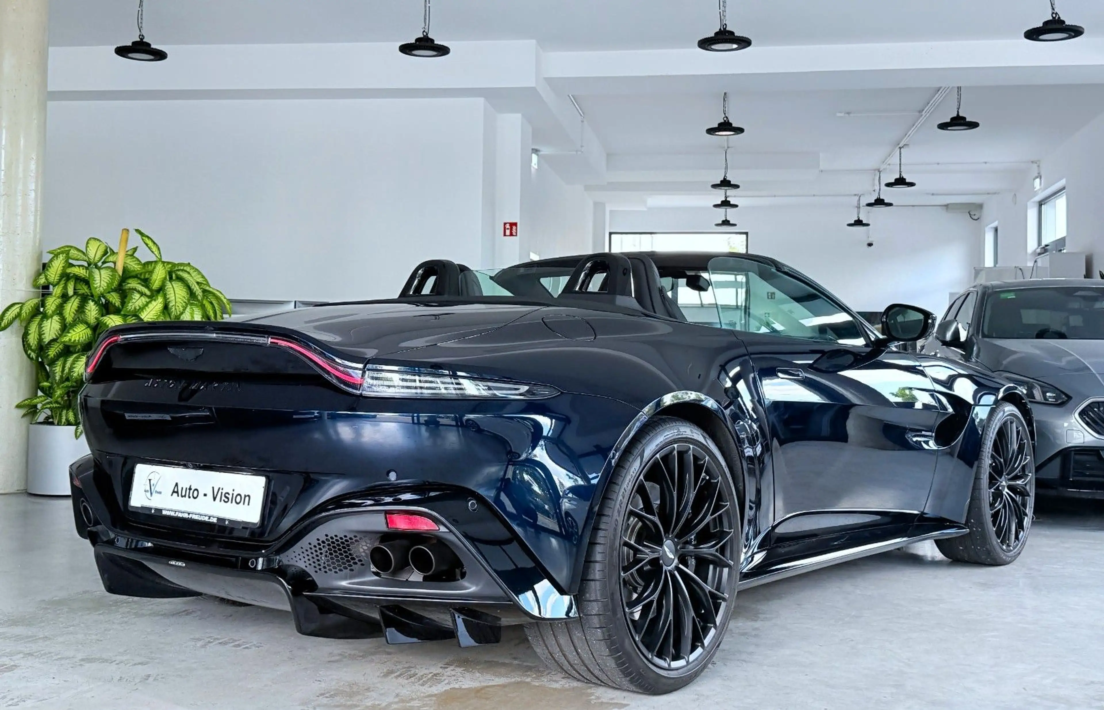 Aston Martin V8 Vantage 4.0 V8 Roadster *Sitzbelüftng*Homelink — photo 8