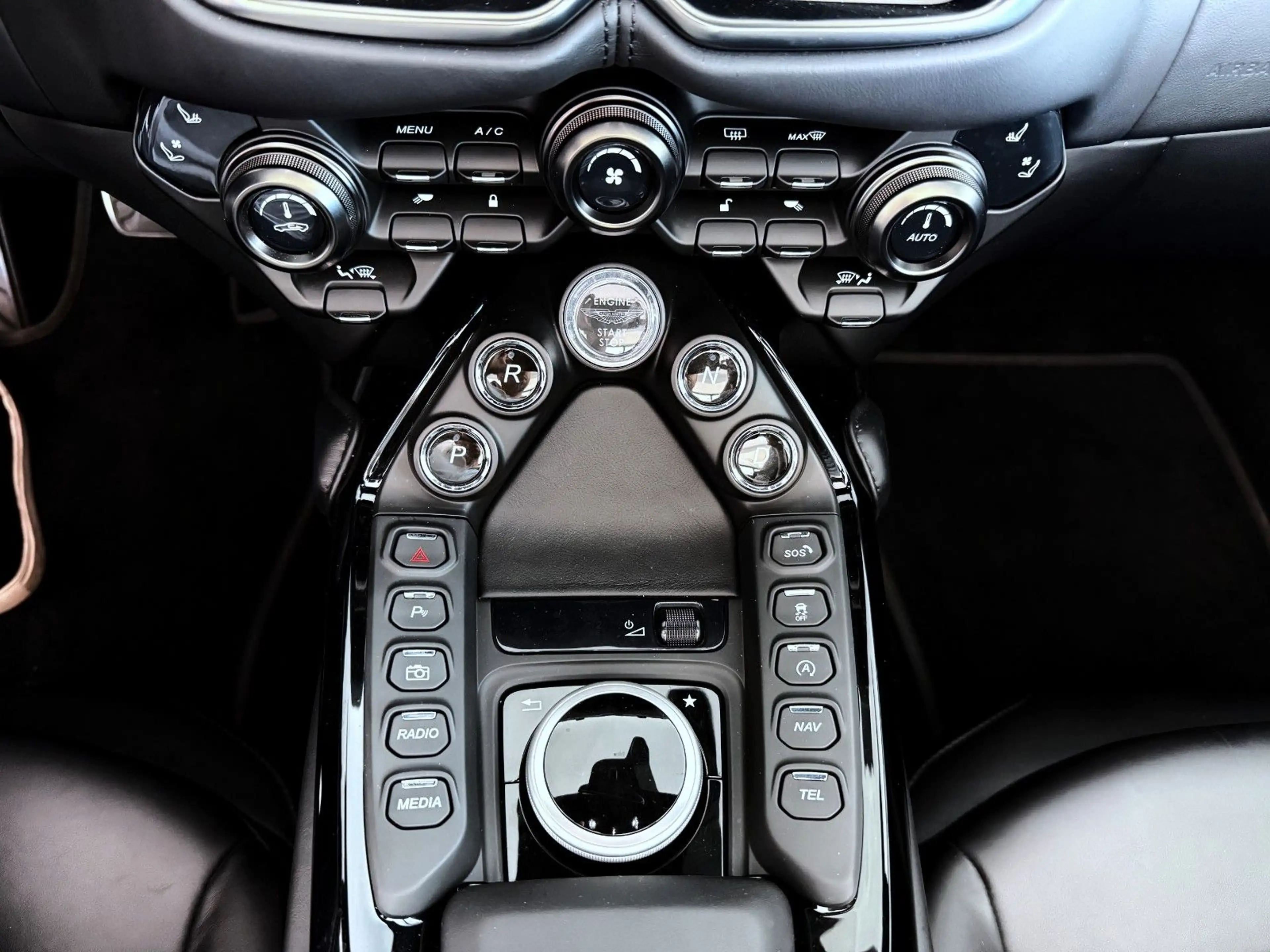 Aston Martin V8 Vantage 4.0 V8 Roadster *Sitzbelüftng*Homelink — photo 13