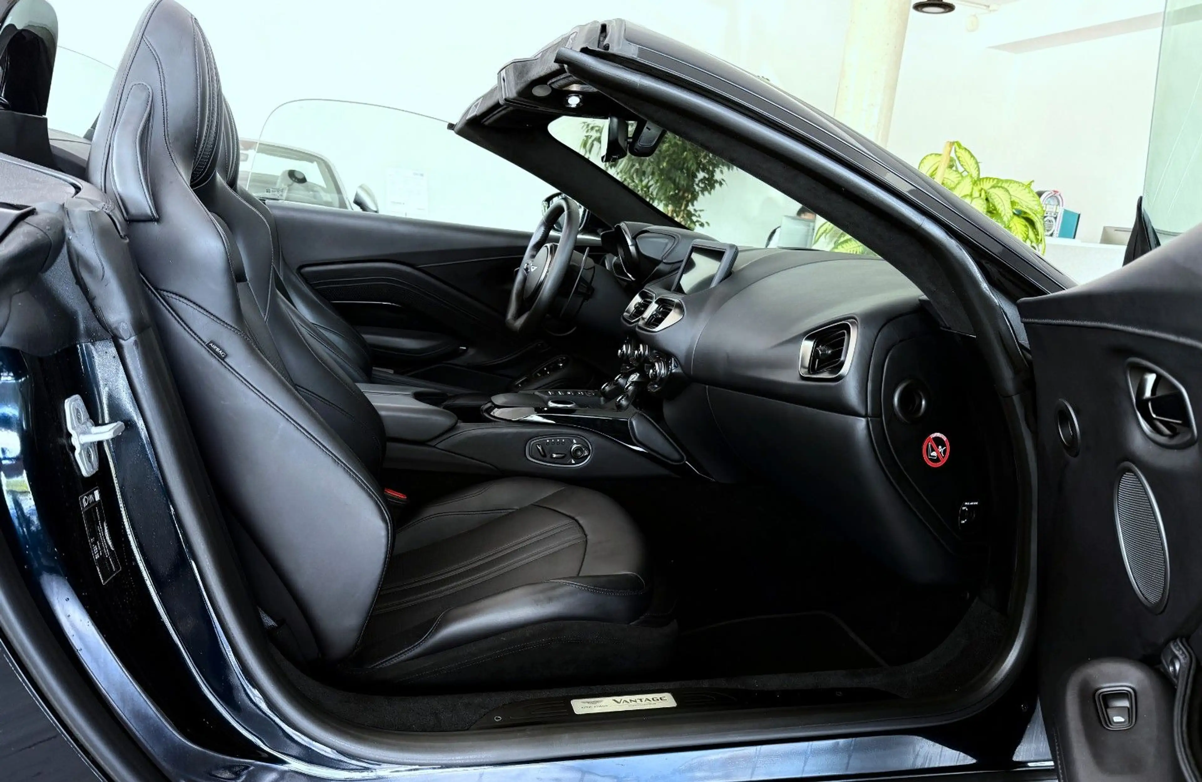 Aston Martin V8 Vantage 4.0 V8 Roadster *Sitzbelüftng*Homelink — photo 11