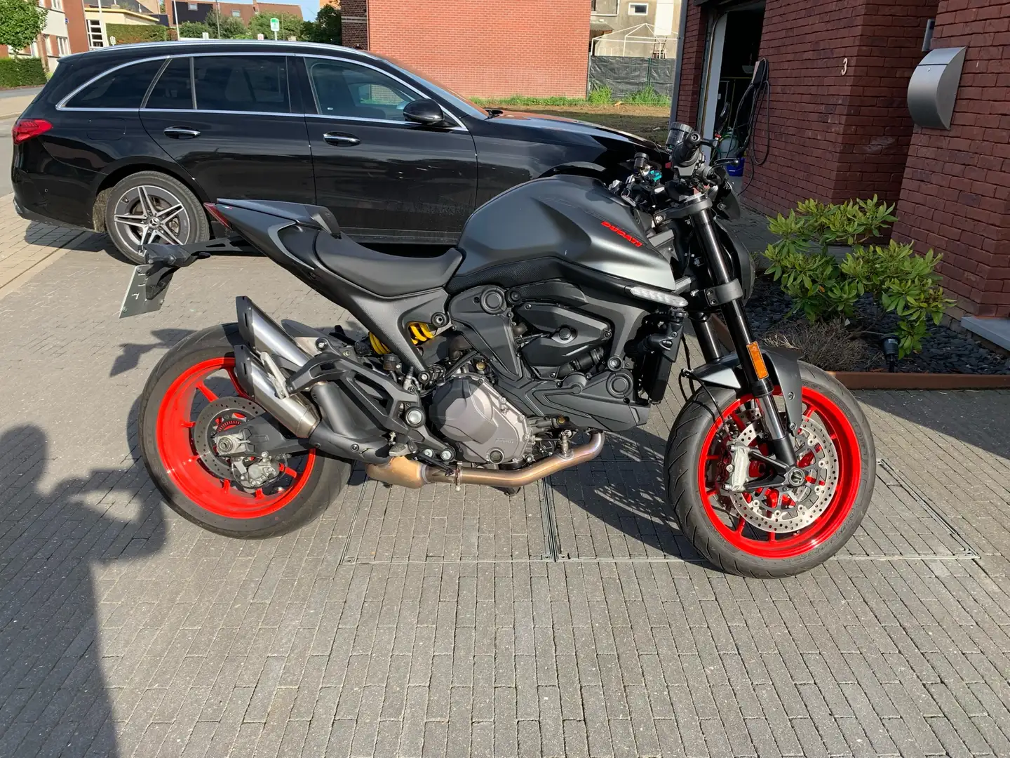 Ducati Monster 937 Gris - 2