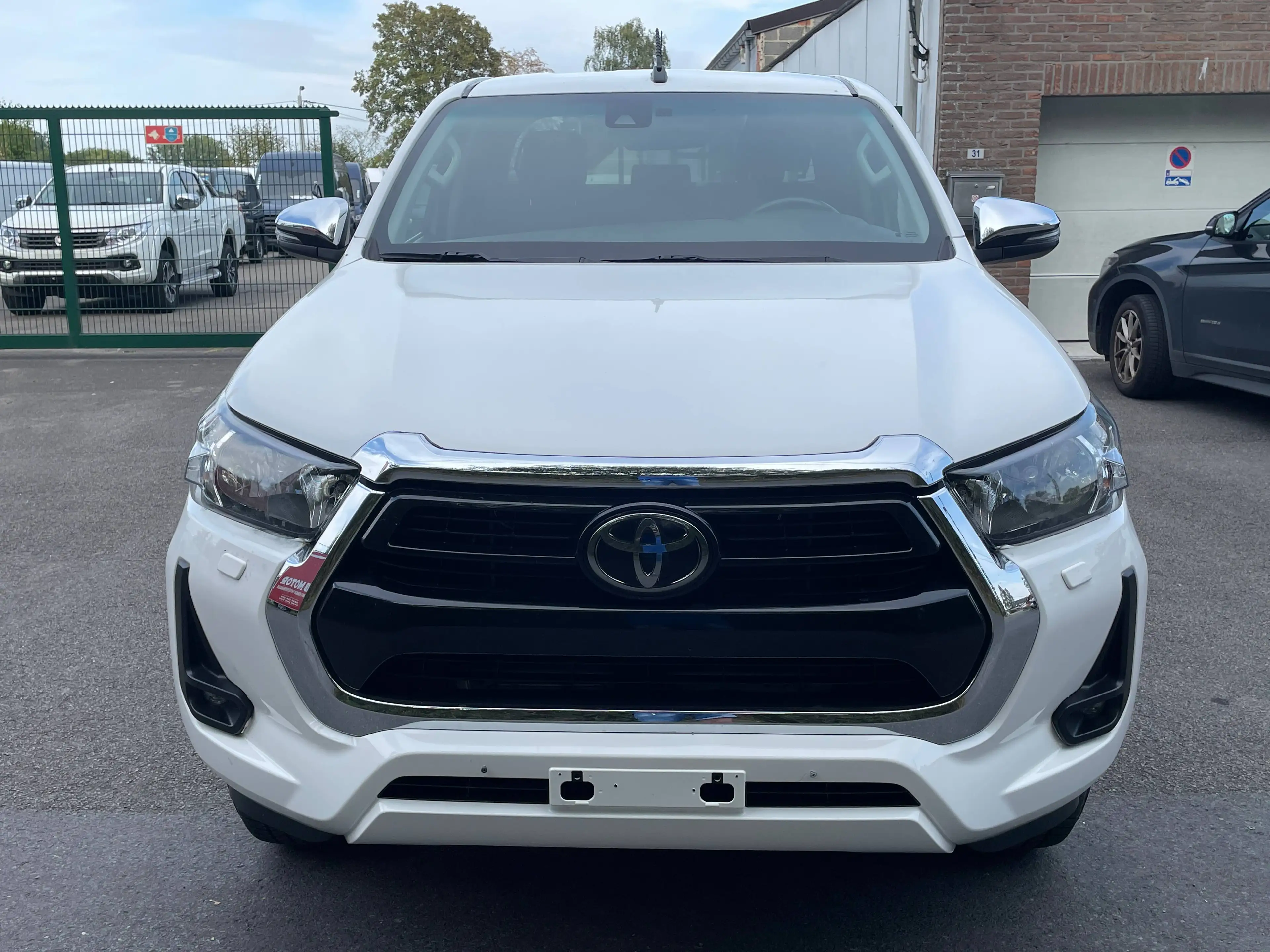 Toyota Hilux 2.4D-4D 4WD AUTOMATIK NAVI CLIMA MARCHE PIED BENNE — photo 2