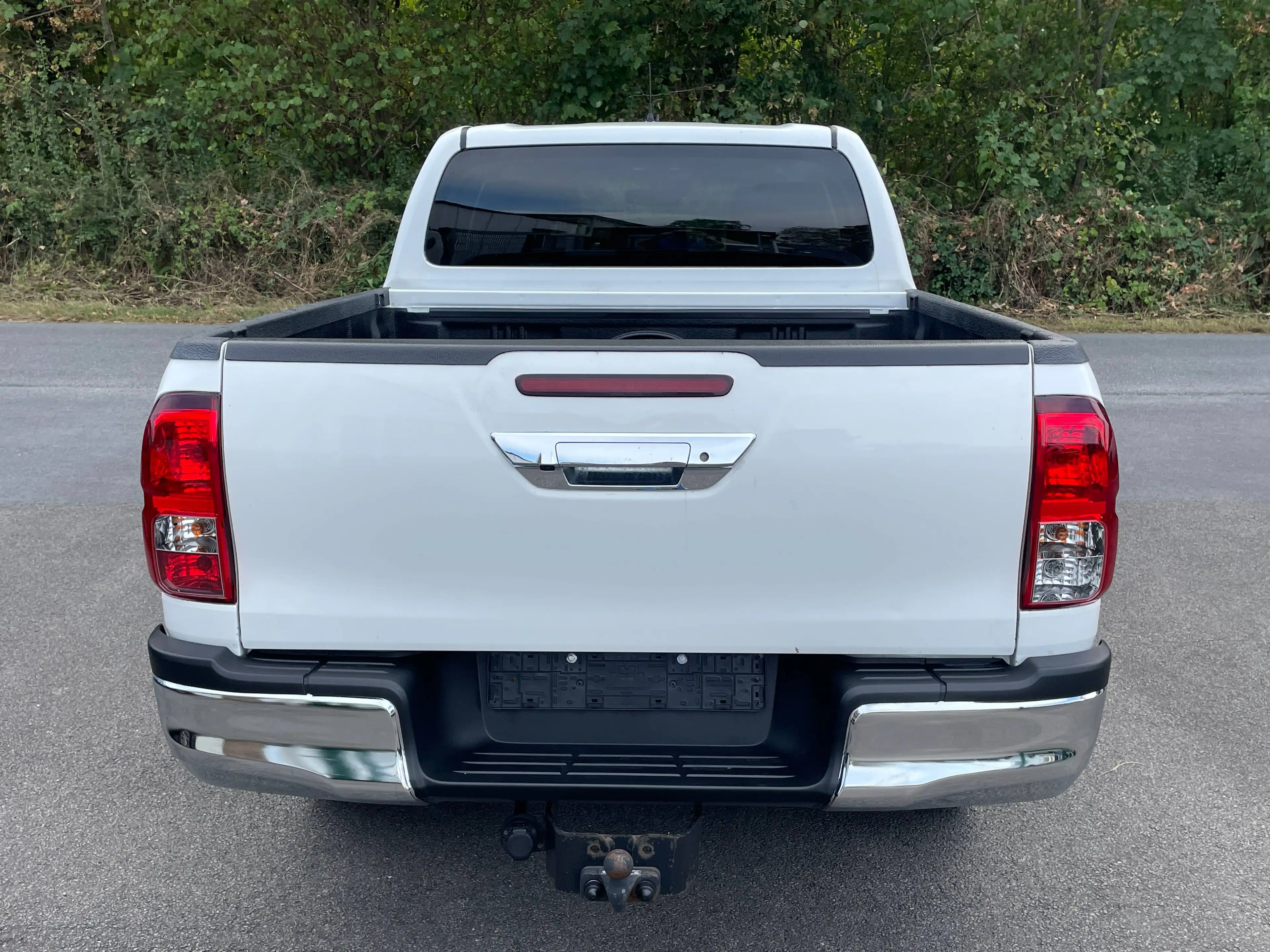 Toyota Hilux 2.4D-4D 4WD AUTOMATIK NAVI CLIMA MARCHE PIED BENNE — photo 5