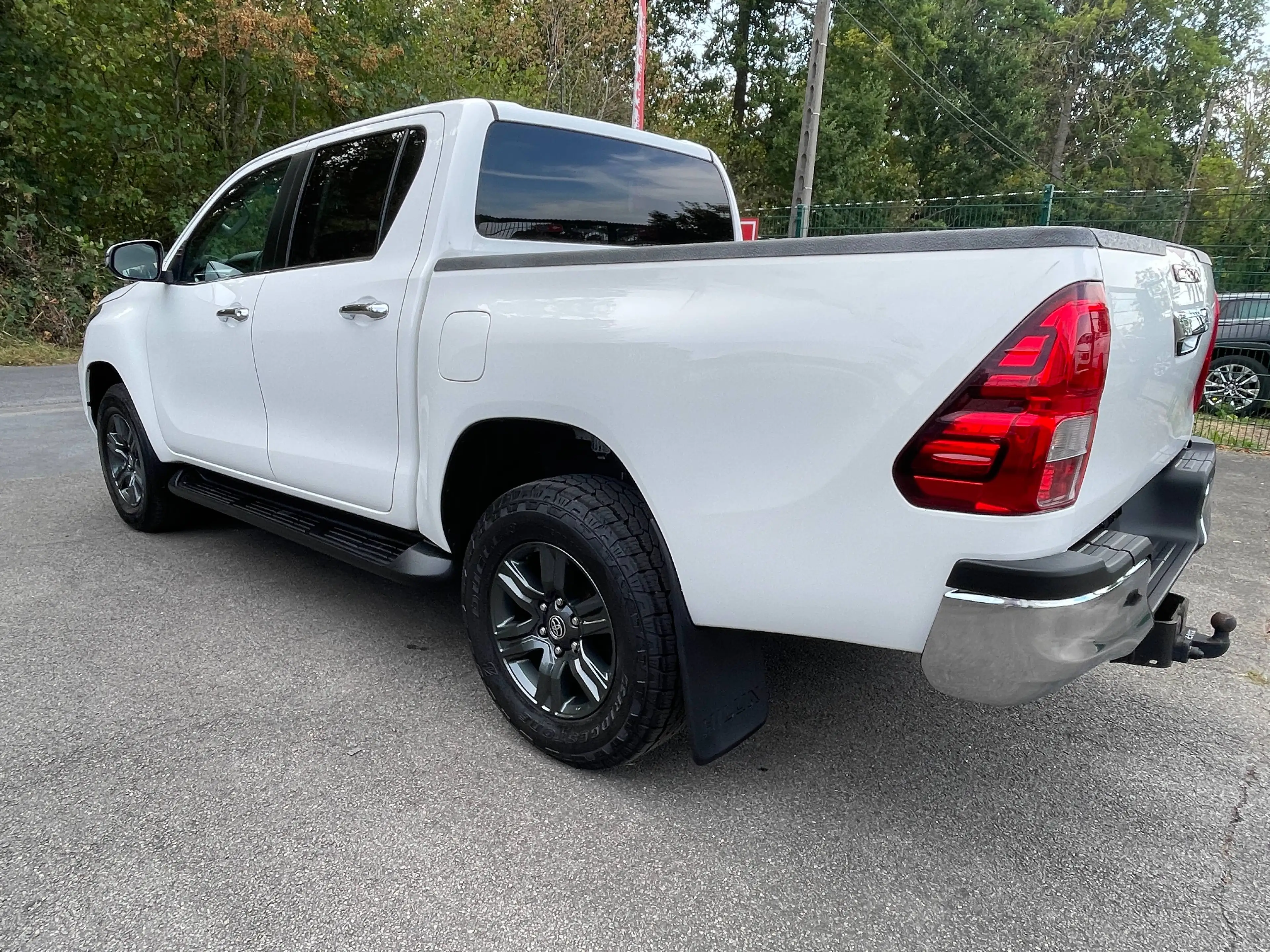 Toyota Hilux 2.4D-4D 4WD AUTOMATIK NAVI CLIMA MARCHE PIED BENNE — photo 6
