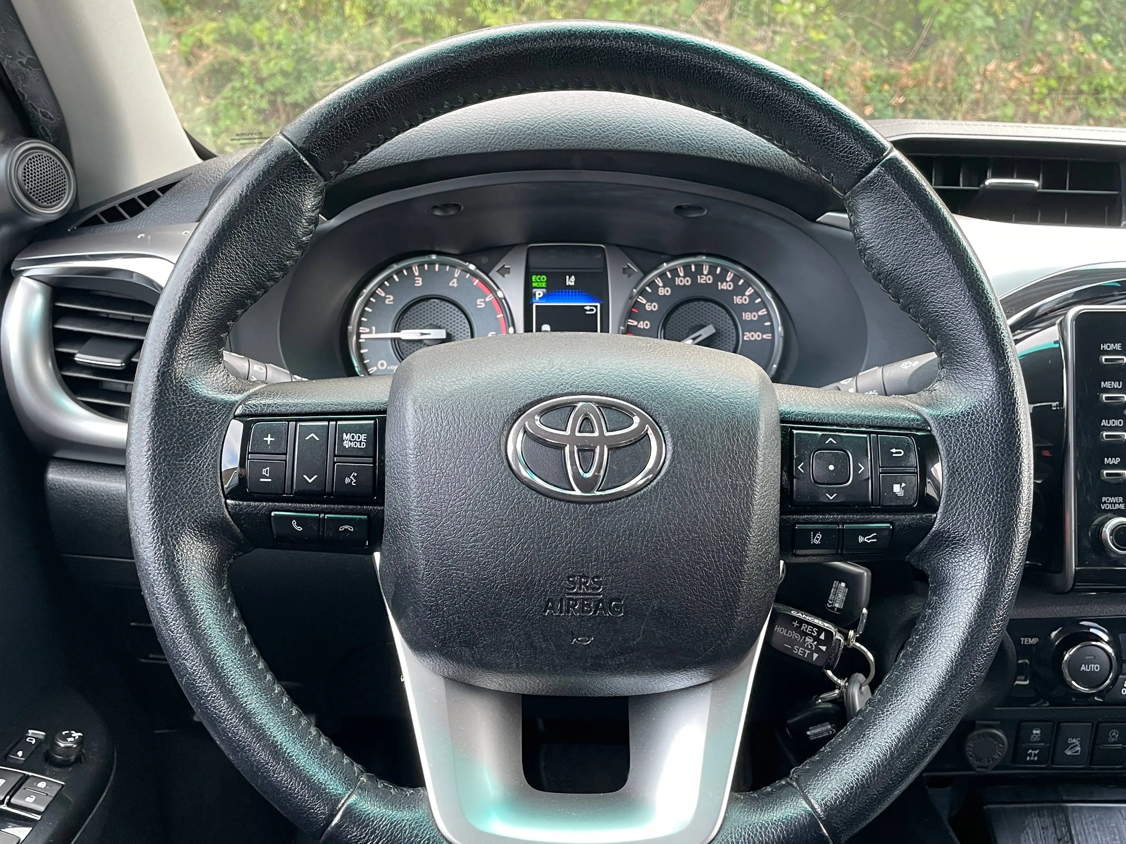 Toyota Hilux 2.4D-4D 4WD AUTOMATIK NAVI CLIMA MARCHE PIED BENNE — photo 9
