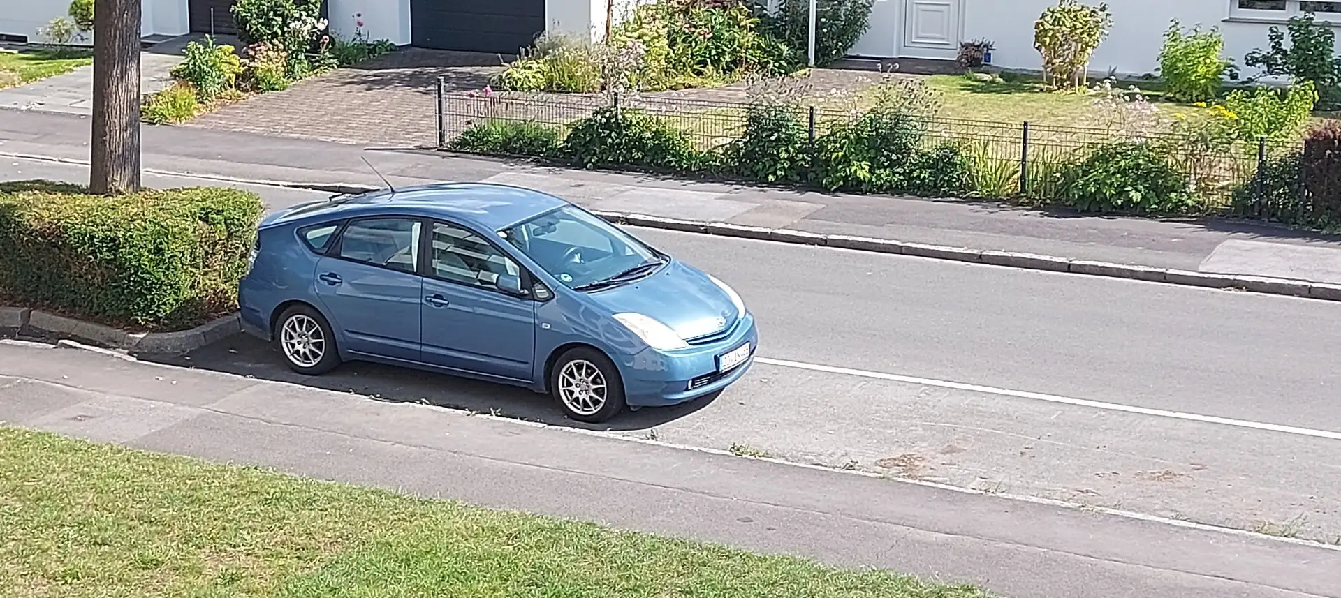 Toyota Prius (Hybrid) Sol - 1