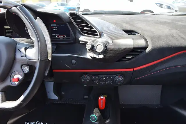 Ferrari 488 Spider Pista Spider *Full Carbon*LIFT*Kamera*Tr... Ansicht 9