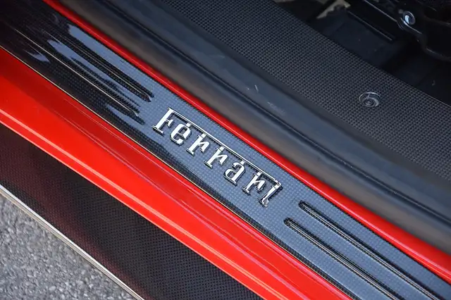 Ferrari 488 Spider Pista Spider *Full Carbon*LIFT*Kamera*Tr... Ansicht 13