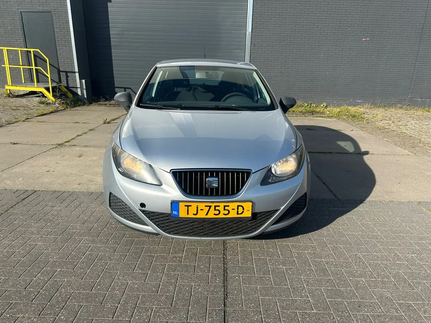 SEAT Ibiza 1.4 Beat Gris - 2