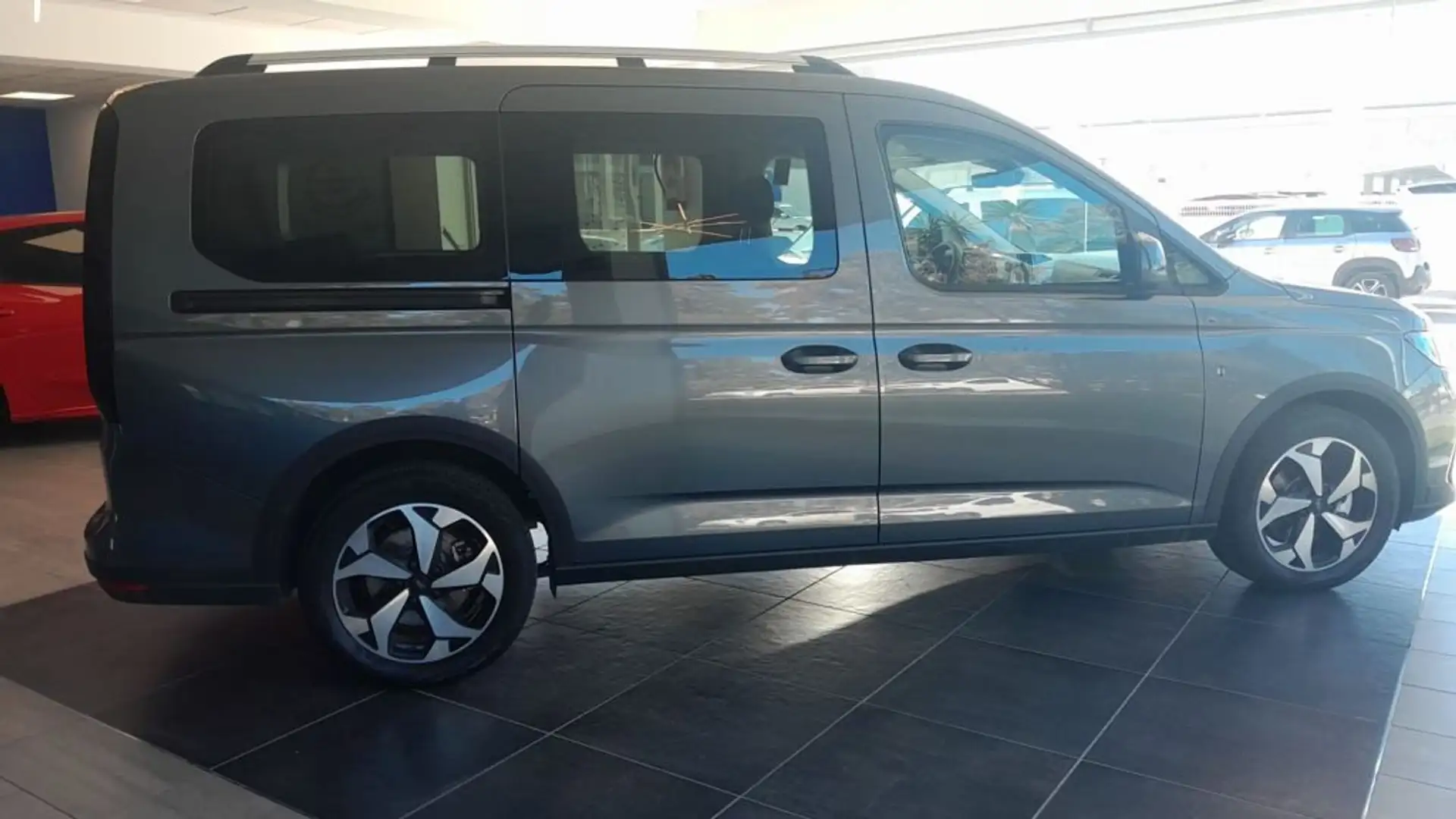 Ford Tourneo Connect NUEVA GRAND ACTIVE L2 2.0 TD 122cv AWD EURO 6.2 Gris - 2
