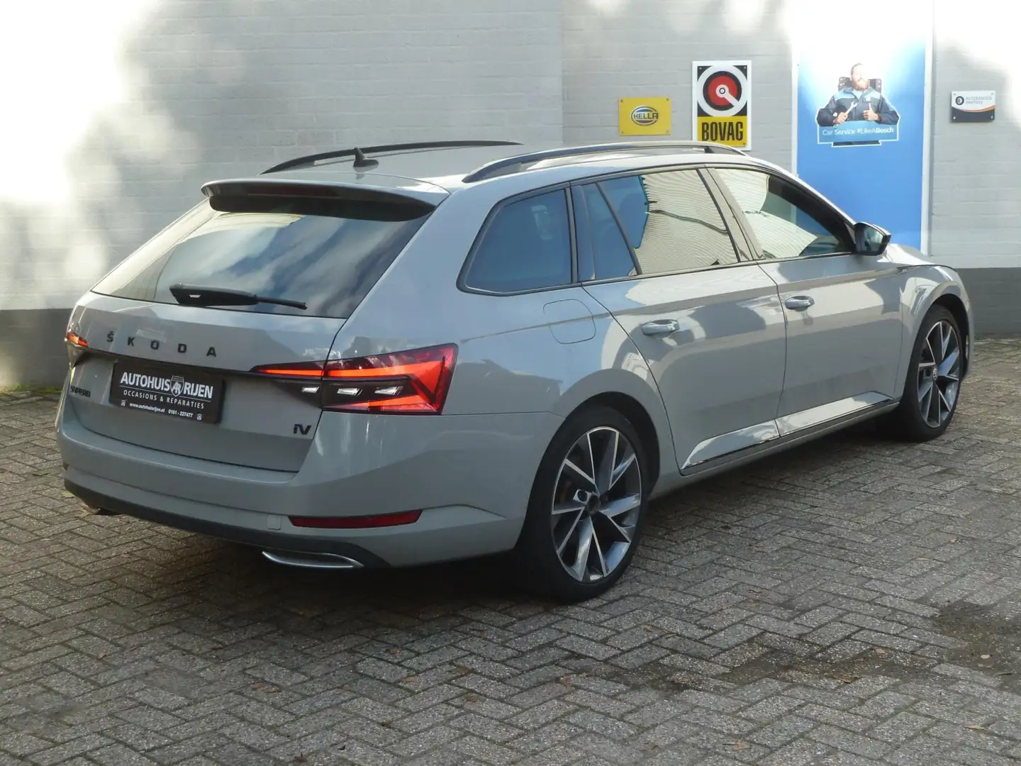 Skoda Superb 1.4 TSI iV Sportline Plug-in|Memory|Matrix-LED|Alc Grijs - 2