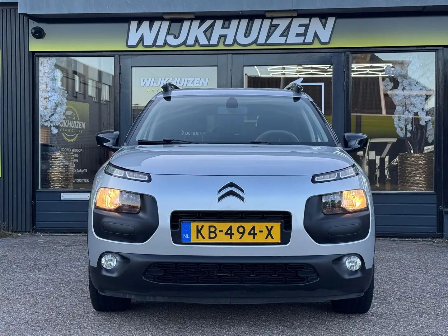 Citroen C4 Cactus 1.2 PureTech Shine met Navigatie !!! Airco !!! Net Gris - 2