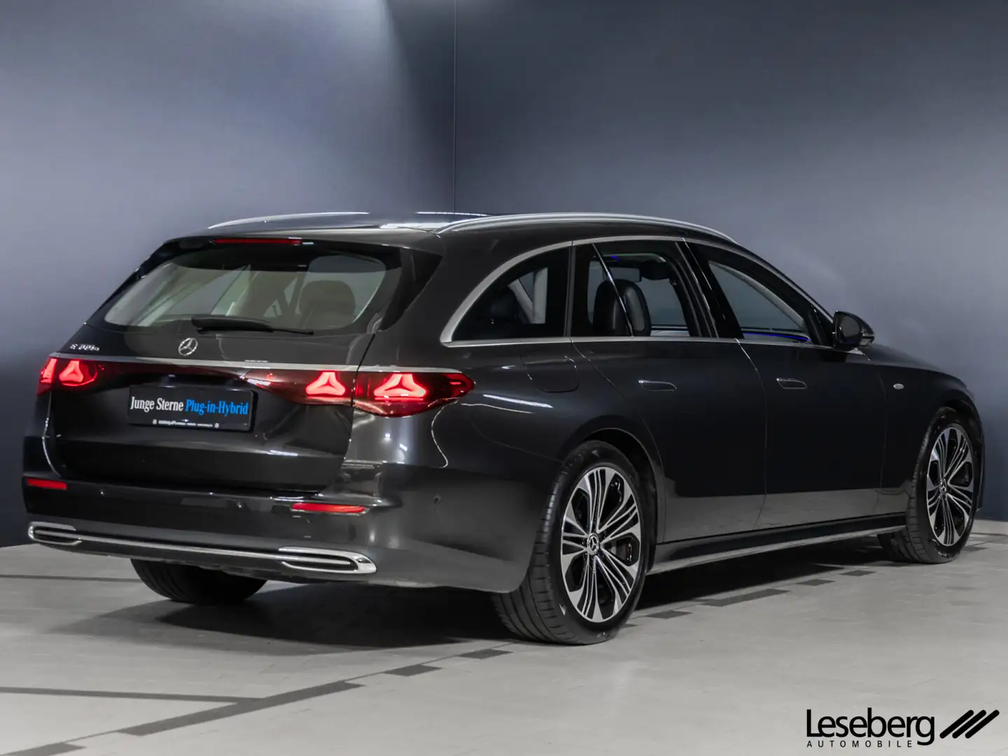 Mercedes-Benz E 300 E 300 e T Avantgarde LED/Distro/AHK/360° Kamera/ Grau - 2